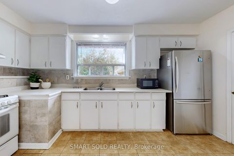 Photo 10 at 21 Sunmount Road, Sullivan, Toronto