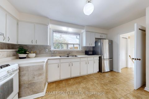 Photo 11 at 21 Sunmount Road, Sullivan, Toronto