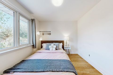Photo 18 at 21 Sunmount Road, Sullivan, Toronto