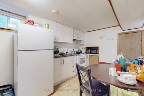 Photo 22 at 21 Sunmount Road, Sullivan, Toronto