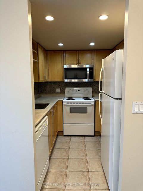 Photo 18 at 2116 - 8 Park Road, Moore Park, Toronto