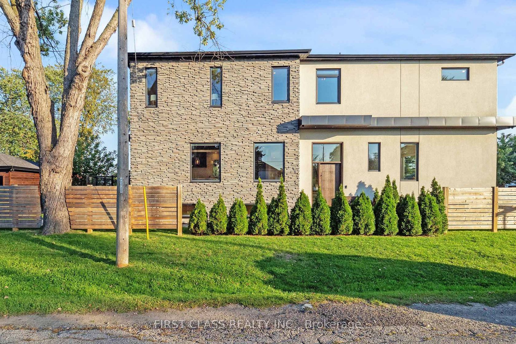 1047 Meredith Avenue, Lakeview, Mississauga by Loree Meneguzzi Real Estate 1047 Meredith Avenue, Lakeview, Mississauga
