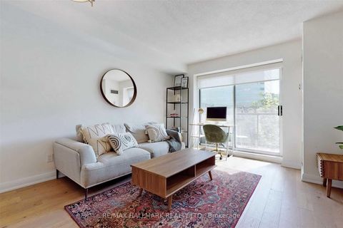 Photo 1 at 408 - 140 Bathurst Street, Waterfront Communities C1, Toronto