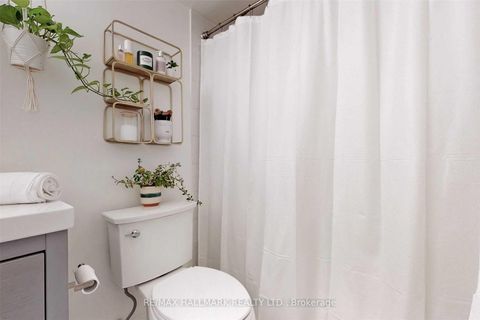 Photo 8 at 408 - 140 Bathurst Street, Waterfront Communities C1, Toronto