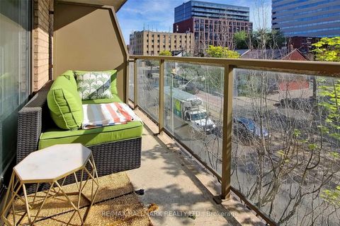 Photo 10 at 408 - 140 Bathurst Street, Waterfront Communities C1, Toronto