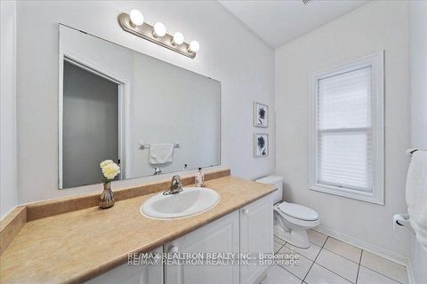 Photo 5 at 63 Carousel Crescent, Oak Ridges Lake Wilcox, Richmond Hill