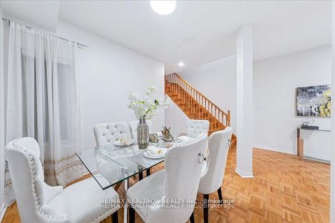 Photo 7 at 63 Carousel Crescent, Oak Ridges Lake Wilcox, Richmond Hill