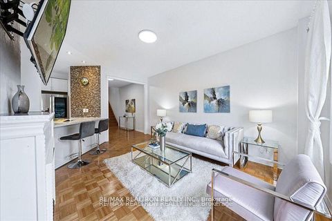 Photo 12 at 63 Carousel Crescent, Oak Ridges Lake Wilcox, Richmond Hill