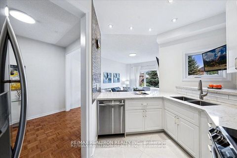 Photo 15 at 63 Carousel Crescent, Oak Ridges Lake Wilcox, Richmond Hill