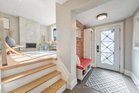 Photo 2 at 10 Lionel Heights Crescent, Donalda, Toronto