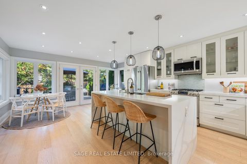 Photo 9 at 10 Lionel Heights Crescent, Donalda, Toronto