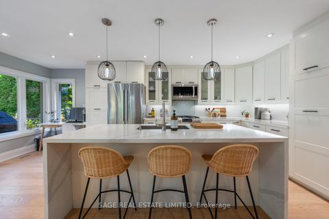 Photo 10 at 10 Lionel Heights Crescent, Donalda, Toronto