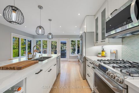 Photo 11 at 10 Lionel Heights Crescent, Donalda, Toronto