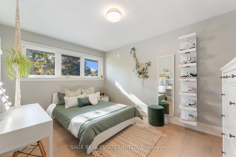 Photo 18 at 10 Lionel Heights Crescent, Donalda, Toronto