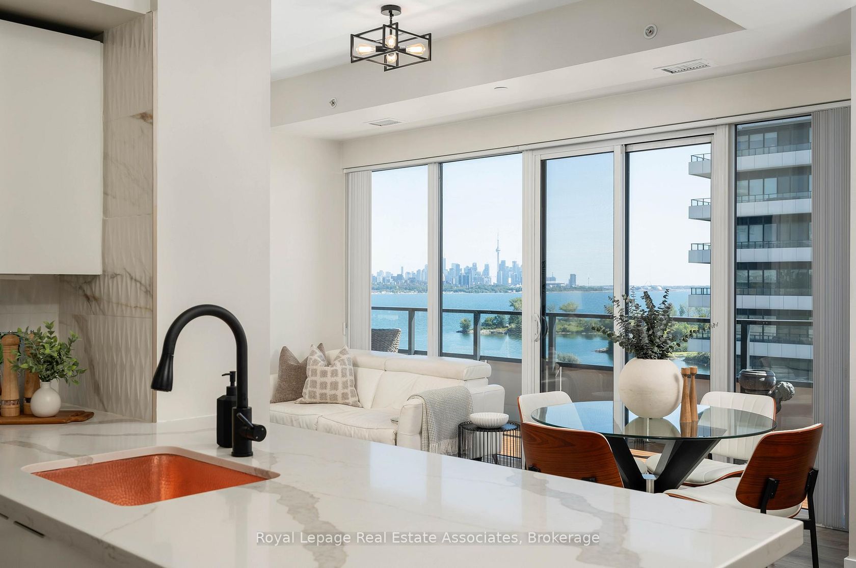 916 - 30 Shore Breeze Drive, Mimico, Toronto by Alessia Polo 916 - 30 Shore Breeze Drive, Mimico, Toronto