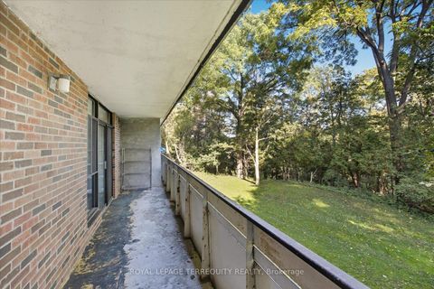 Photo 5 at 5-209 - 50 Old Kingston Road, West Hill, Toronto