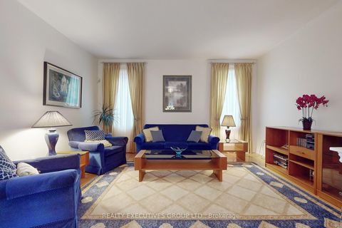 Photo 5 at 32 Shadow Falls Drive, Jefferson, Richmond Hill