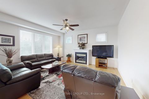 Photo 10 at 32 Shadow Falls Drive, Jefferson, Richmond Hill