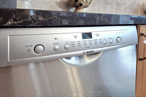 Photo 14 at 32 Shadow Falls Drive, Jefferson, Richmond Hill