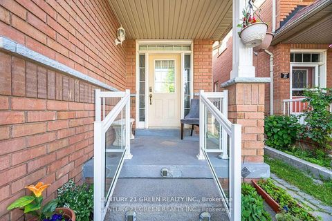 Photo 4 at 18 Fiddlehead Terrace, Malvern, Toronto
