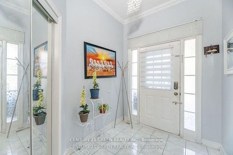 Photo 5 at 18 Fiddlehead Terrace, Malvern, Toronto