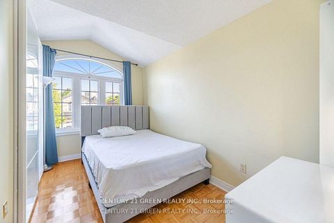 Photo 27 at 18 Fiddlehead Terrace, Malvern, Toronto
