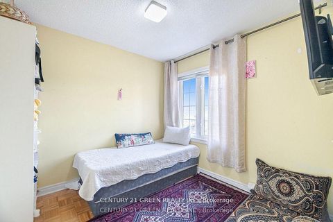 Photo 32 at 18 Fiddlehead Terrace, Malvern, Toronto