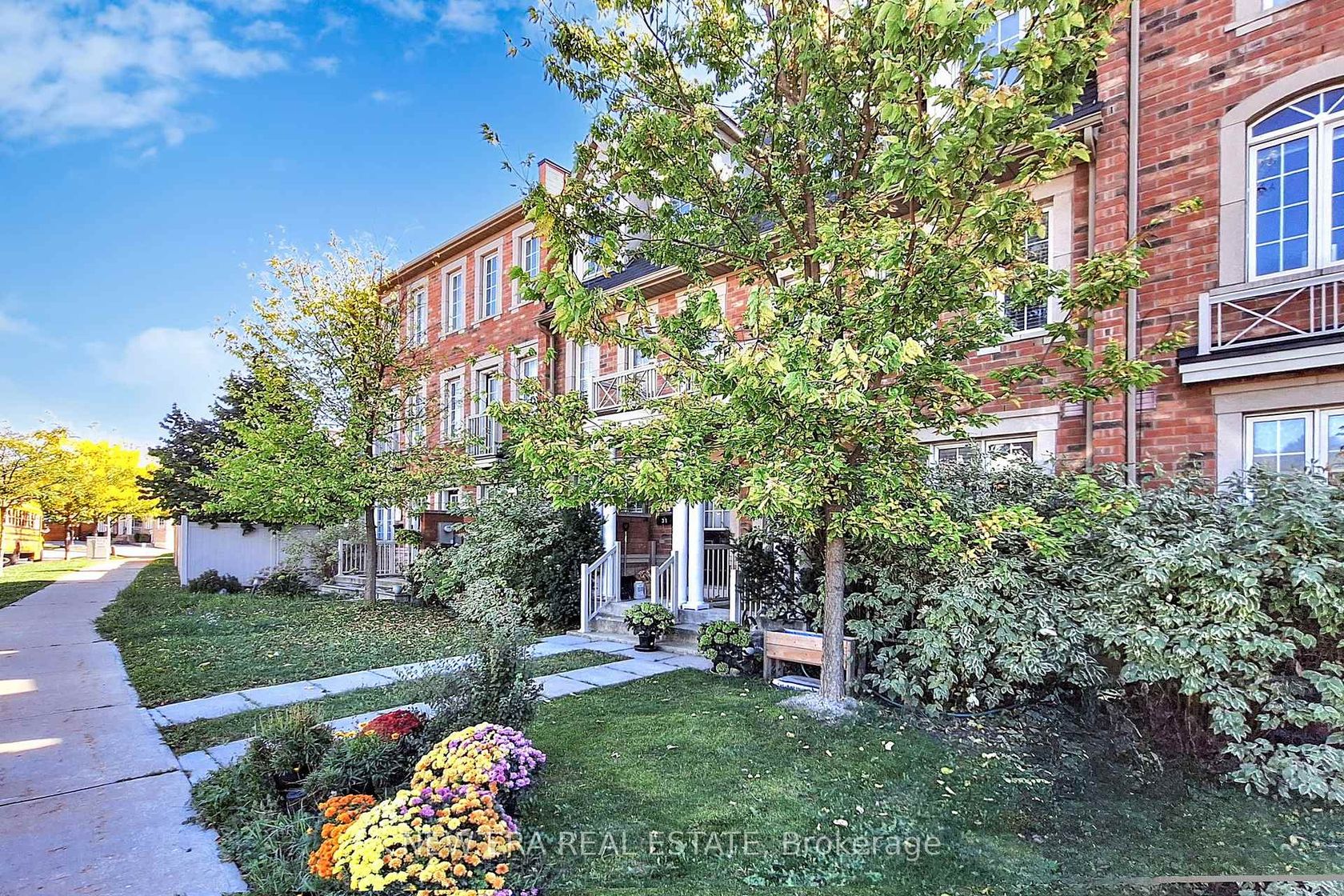 Photo 2 at 33 Sergio Marchi Street, CFB, Toronto Photo 2 at 33 Sergio Marchi Street, CFB, Toronto
