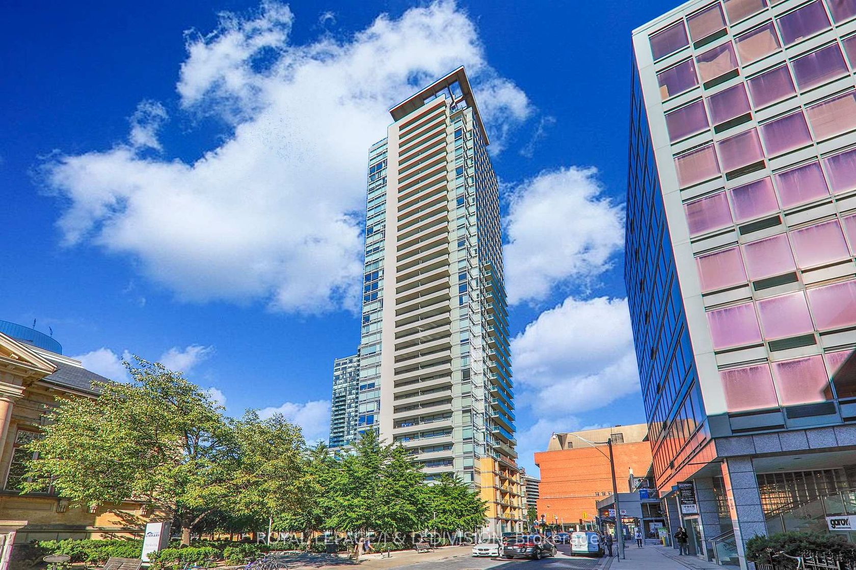 2202 - 18 Yorkville Avenue, Annex, Toronto 