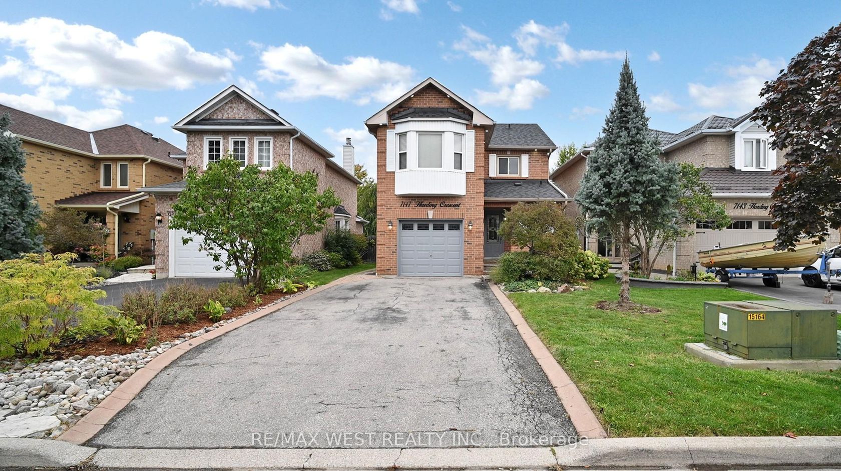 7147 Harding Crescent, Meadowvale, Mississauga by Loree Meneguzzi Real Estate 7147 Harding Crescent, Meadowvale, Mississauga