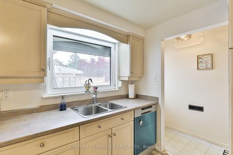 Photo 9 at 67 Devins Drive, Aurora Heights, Aurora