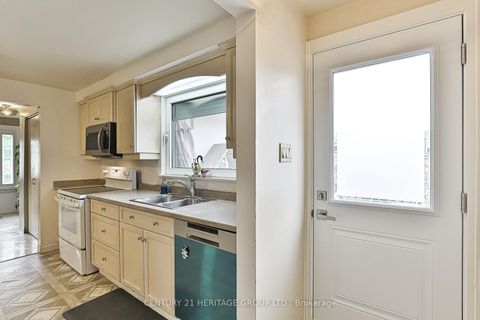 Photo 18 at 67 Devins Drive, Aurora Heights, Aurora