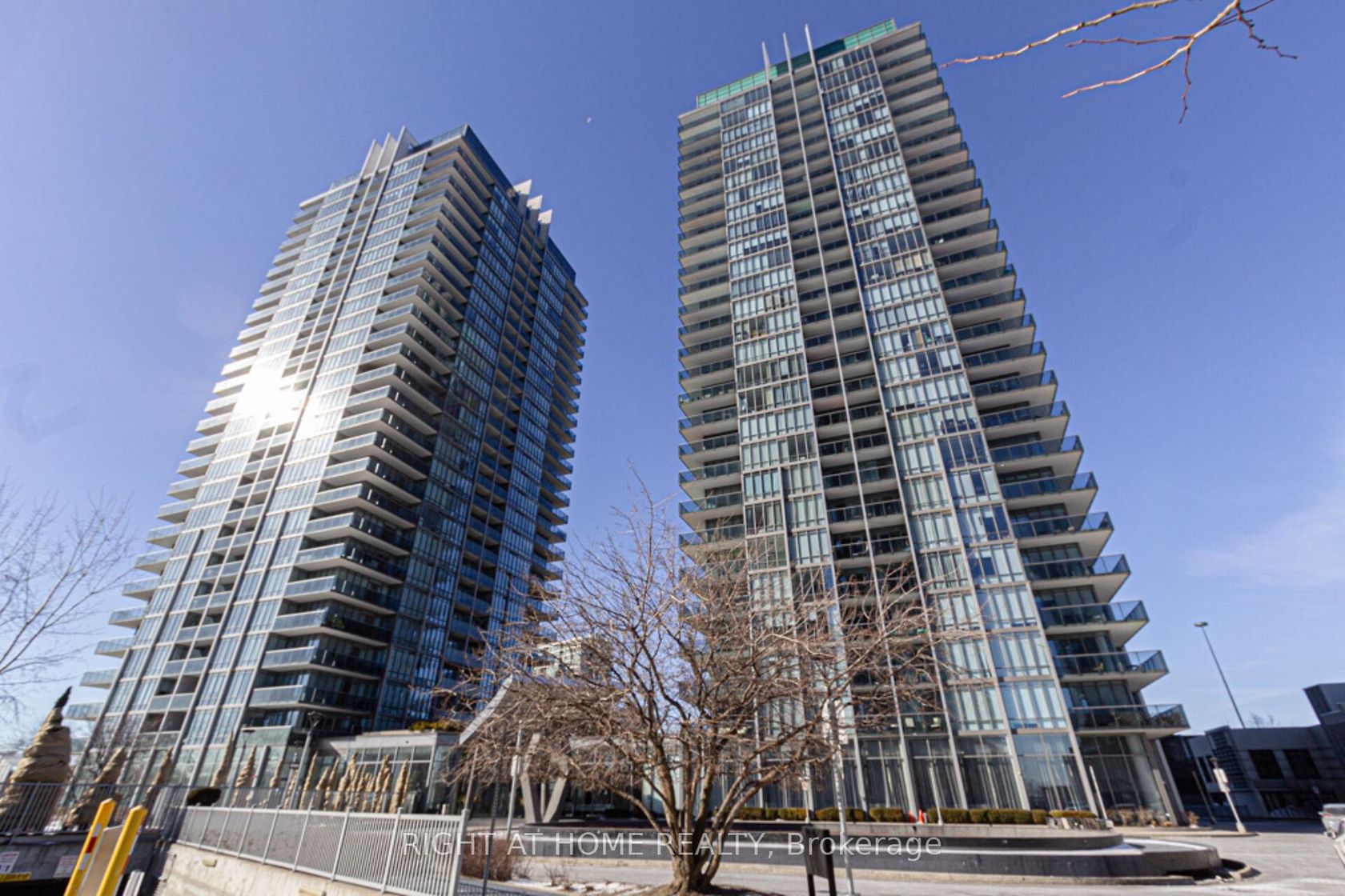 2605 - 88 Park Lawn Road, Mimico, Toronto by Alessia Polo 2605 - 88 Park Lawn Road, Mimico, Toronto