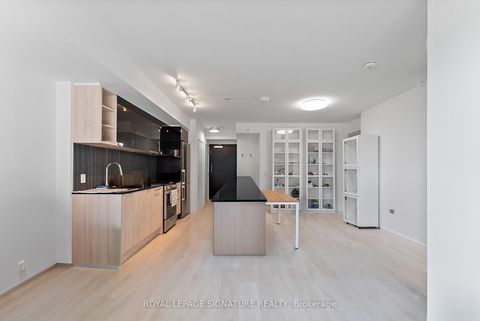 Photo 9 at 452 - 31 Tippett Road, Clanton Park, Toronto