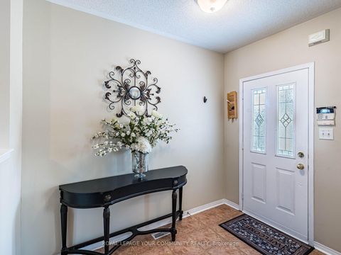 Photo 4 at 57 Kalmar Crescent, Oak Ridges, Richmond Hill Photo 4 at 57 Kalmar Crescent, Oak Ridges, Richmond Hill