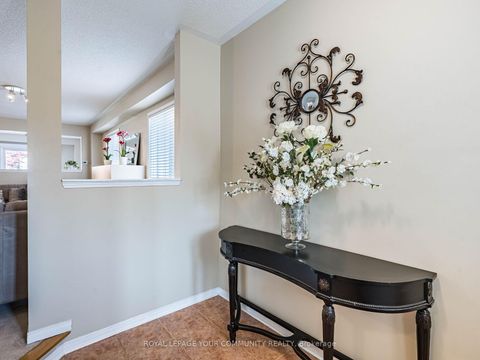 Photo 5 at 57 Kalmar Crescent, Oak Ridges, Richmond Hill Photo 5 at 57 Kalmar Crescent, Oak Ridges, Richmond Hill