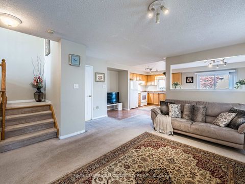 Photo 8 at 57 Kalmar Crescent, Oak Ridges, Richmond Hill Photo 8 at 57 Kalmar Crescent, Oak Ridges, Richmond Hill