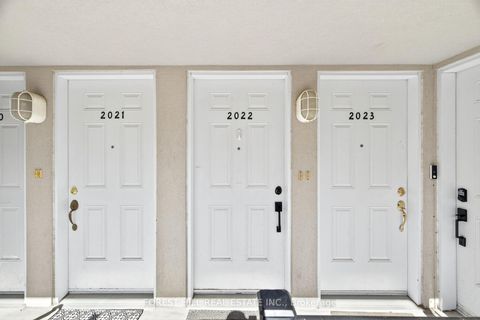 Photo 4 at 2022 - 3035 Finch Ave Avenue W, Humbermede, Toronto