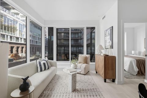 Photo 1 at 207 - 127 Broadway Avenue, Mount Pleasant West, Toronto