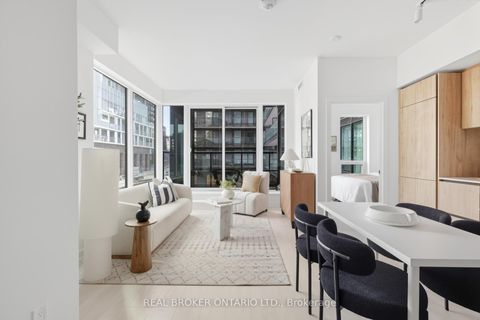 Photo 2 at 207 - 127 Broadway Avenue, Mount Pleasant West, Toronto