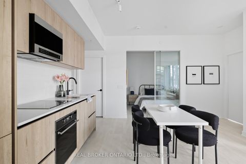 Photo 3 at 207 - 127 Broadway Avenue, Mount Pleasant West, Toronto