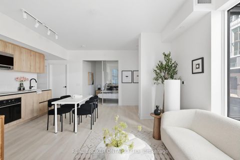 Photo 5 at 207 - 127 Broadway Avenue, Mount Pleasant West, Toronto
