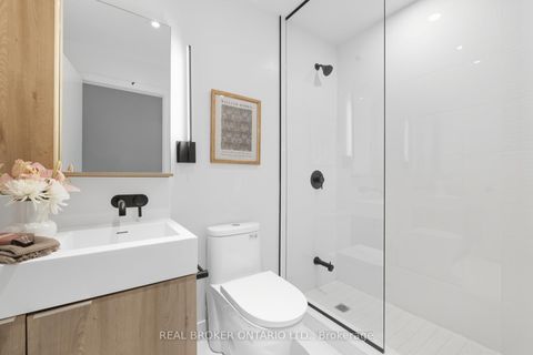 Photo 10 at 207 - 127 Broadway Avenue, Mount Pleasant West, Toronto