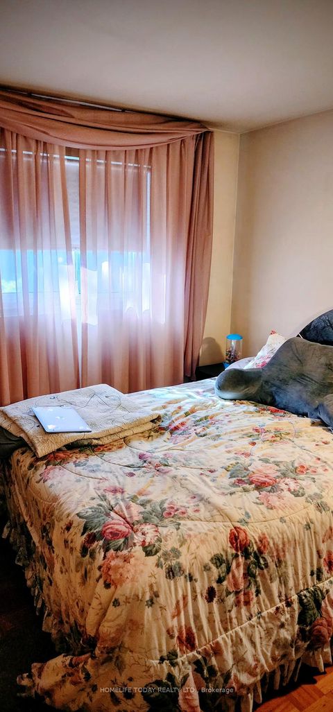 Photo 8 at 61 - 341 Military Trail, Morningside, Toronto