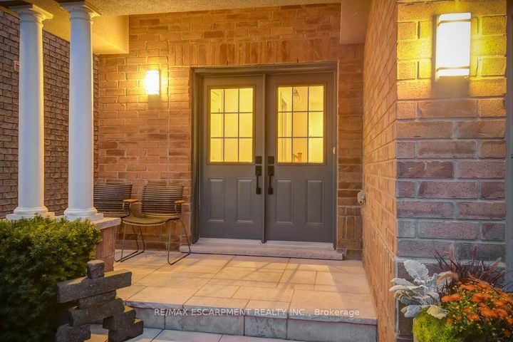 Photo 2 at 195 Painter Terrace, Waterdown, Hamilton