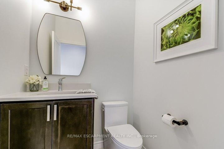 Photo 4 at 195 Painter Terrace, Waterdown, Hamilton