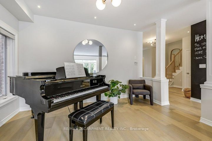 Photo 9 at 195 Painter Terrace, Waterdown, Hamilton