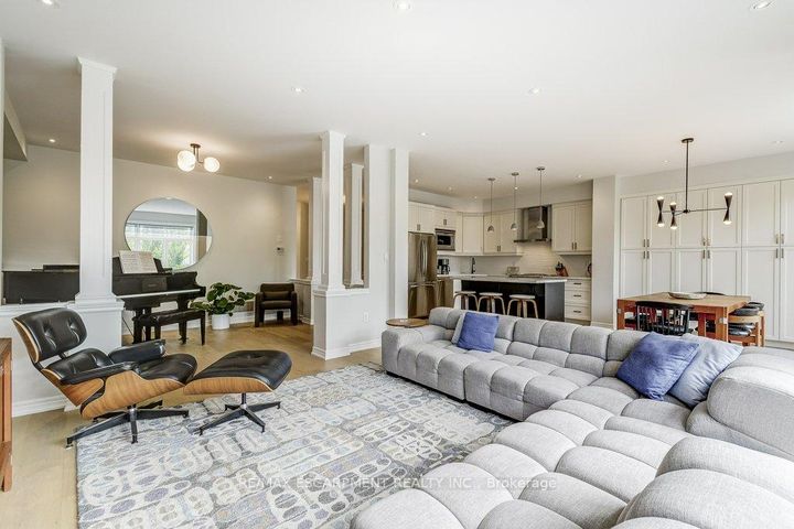 Photo 11 at 195 Painter Terrace, Waterdown, Hamilton