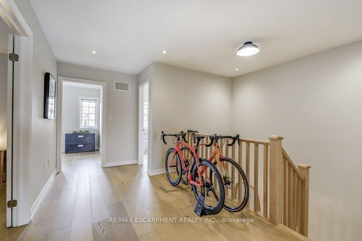 Photo 16 at 195 Painter Terrace, Waterdown, Hamilton