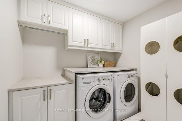 Photo 21 at 195 Painter Terrace, Waterdown, Hamilton